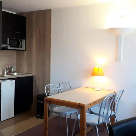 Cosy 4 Pers - Proche Village Avec Balcon Et Commodites - Fr-1-689-77 Apartment *